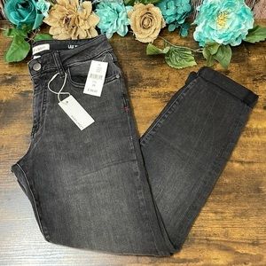 Warp&Weft  2/26.  Light blk. Lax-Boyfriend Jeans